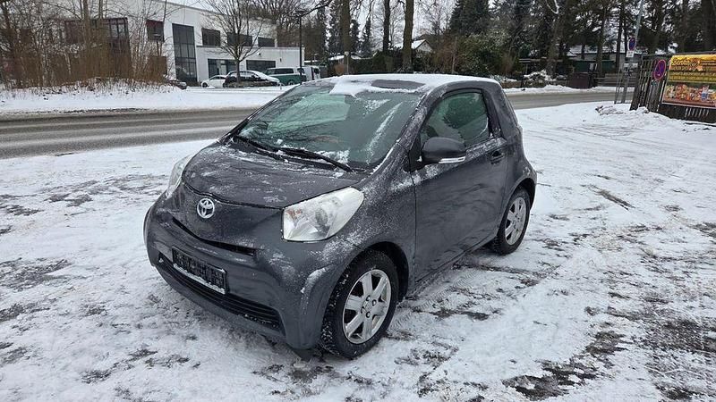 Grau Gebraucht 2010 Toyota iQ Kleinwagen | 3.950 € (Fairer Preis) - Bild 1/4