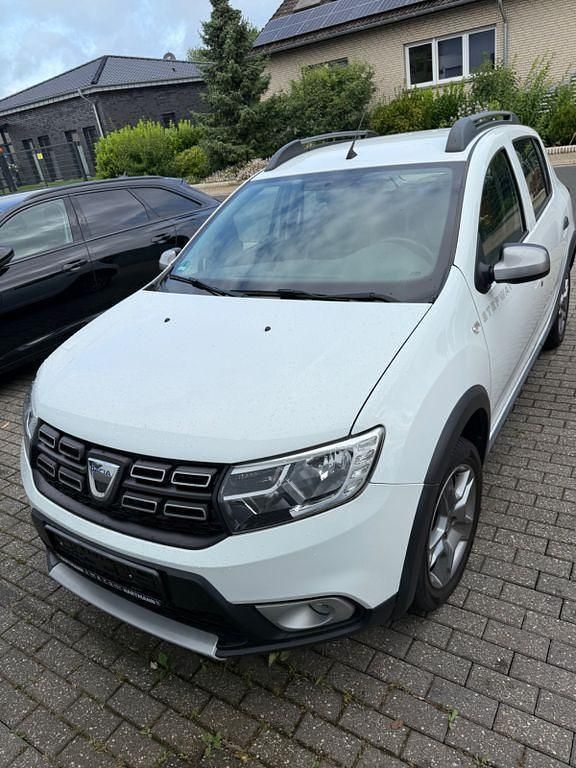 Weiß Gebraucht 2019 Dacia Sandero Prestige Kleinwagen | 7.990 € (Fairer Preis) - Bild 1/4