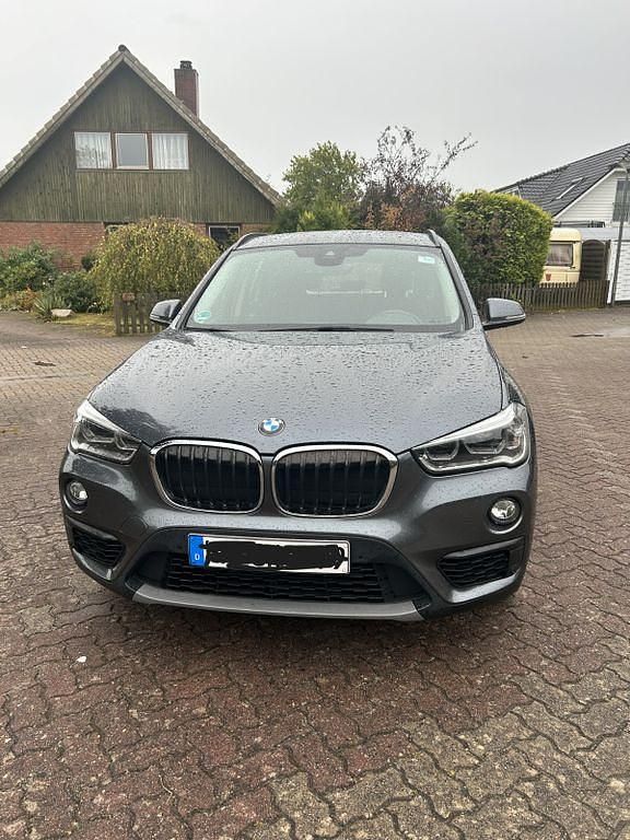 Grau Gebraucht 2018 BMW X1 Advantage SUV | 21.100 € (Fairer Preis) - Bild 1/4