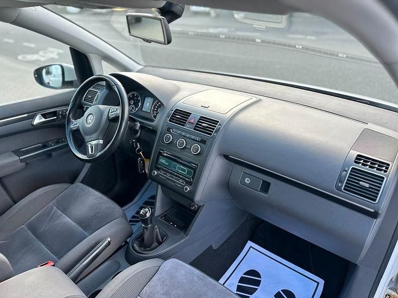 Gebraucht VW Touran Highline 105 PS (77 kW) 2014 Weiß Van / Kleinbus