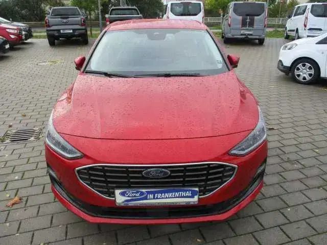 Gebraucht Ford Focus Titanium 125 PS (91 kW) 2023 Rot Limousine