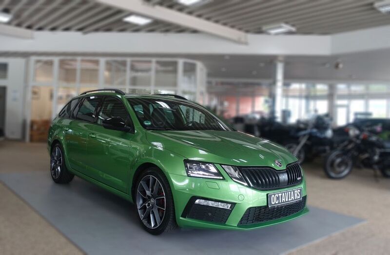 Grün Gebraucht 2019 Skoda Octavia RS Kombi | 19.750 € (Etwas zu teuer) - Bild 1/4