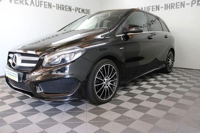 Schwarz Gebraucht 2017 Mercedes B180 AMG line Van / Kleinbus | 15.500 € (Fairer Preis) - Bild 1/4
