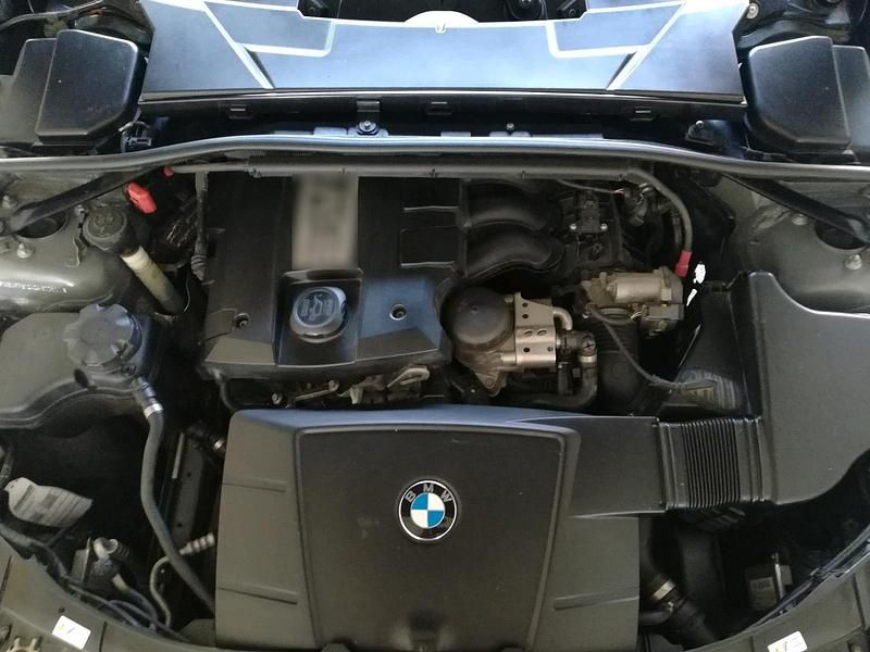 Gebraucht BMW 318 143 PS (105 kW) 2011 Grau Limousine