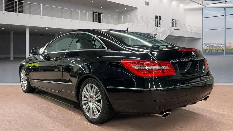 Gebraucht Mercedes E300 252 PS (185 kW) 2012 Schwarz Coupé
