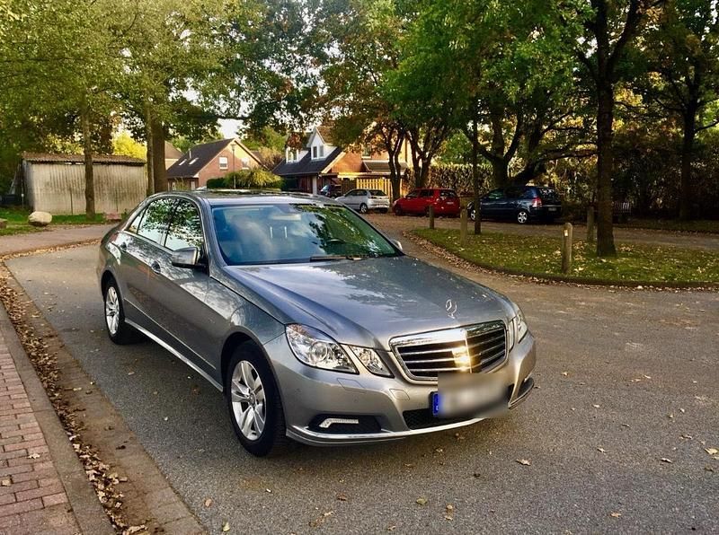 Gebraucht Mercedes E350 Elegance 231 PS (169 kW) 2009 Andere farben Limousine