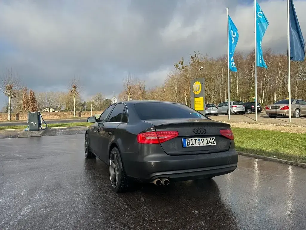 Używany Audi A4 170 KM (125 kW) 2012 Szary Sedan/Limuzyna
