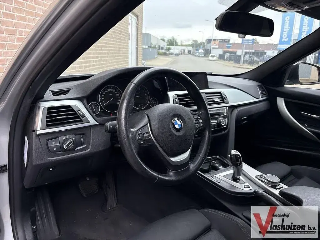 Gebraucht BMW 330e Executive 252 PS (185 kW) 2016 Grau Limousine
