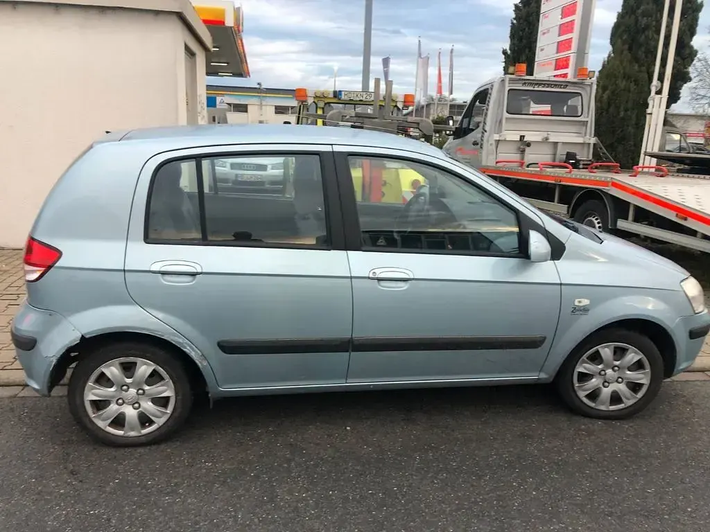 Second-hand Hyundai Getz 63 CP (46 kW) 2004 Albastru Hatchback