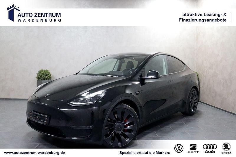 Solid black Gebraucht 2022 Tesla Model Y Performance SUV | 35.760 € (Guter Preis) - Bild 1/4