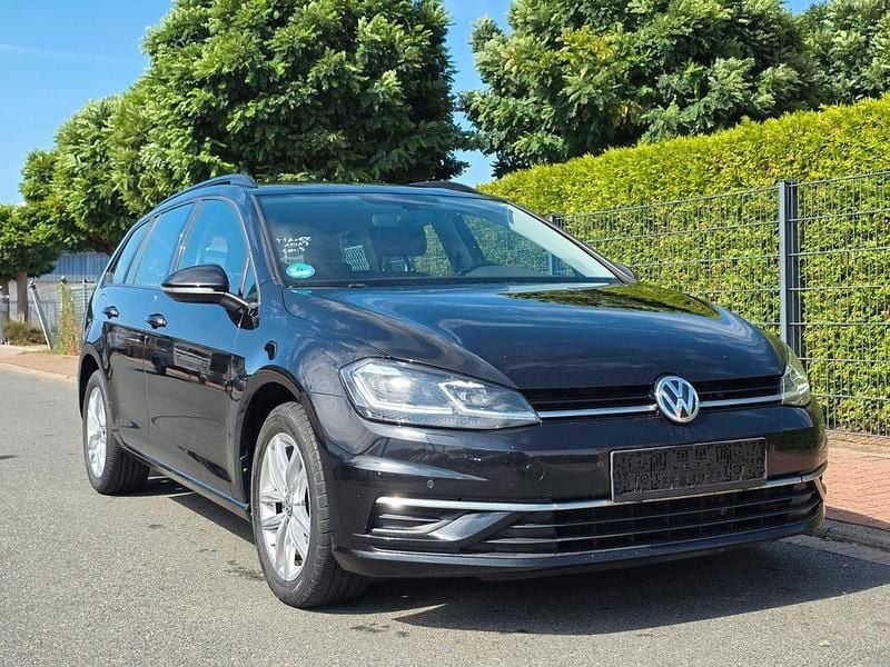 Schwarz Gebraucht 2019 VW Golf VII Comfortline Limousine | 8.810 € (Superpreis) - Bild 1/4