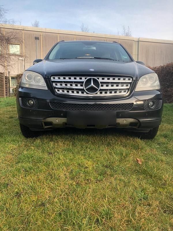 Gebraucht Mercedes ML320 224 PS (164 kW) 2006 Schwarz SUV