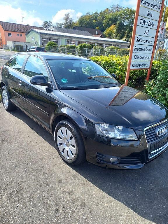 Schwarz Gebraucht 2010 Audi A3 Attraction Limousine | 3.400 € (Guter Preis) - Bild 1/4
