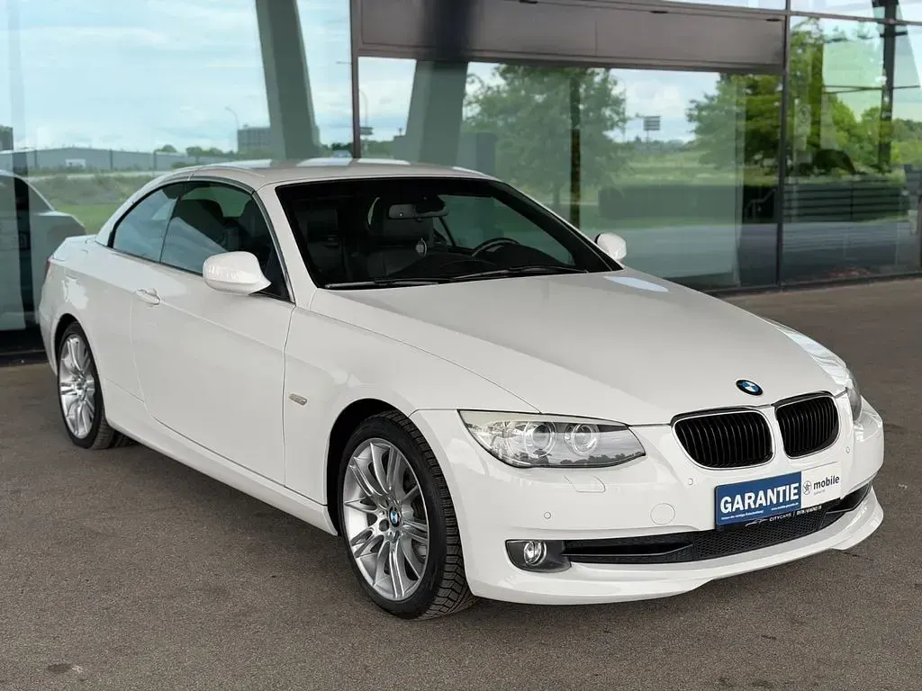 Gebraucht BMW 320 Cabriolet Comfort Edition 184 PS (135 kW) 2011 Weiß Cabrio
