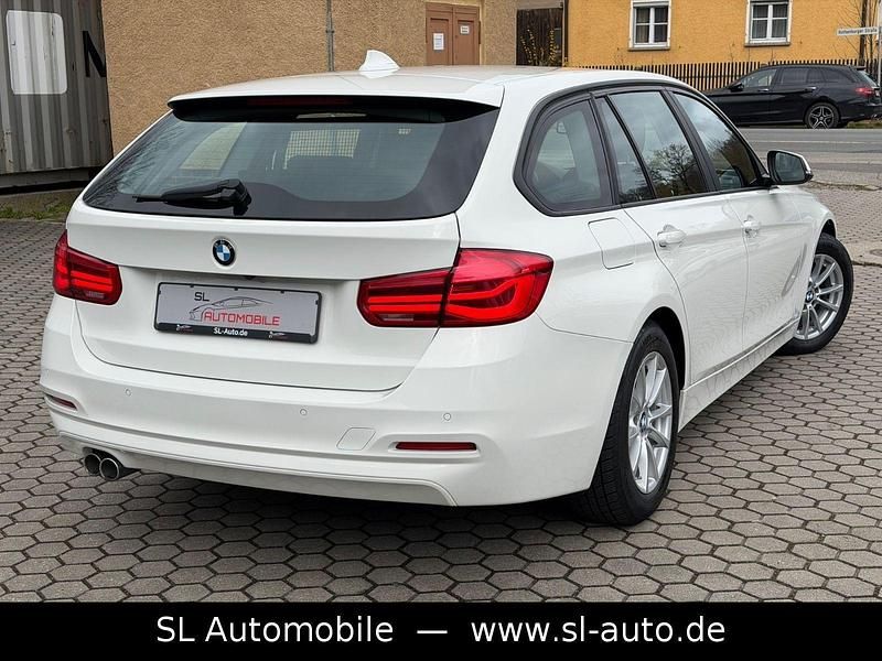 Gebraucht BMW 320 Advantage 163 PS (119 kW) 2018 Weiß Kombi