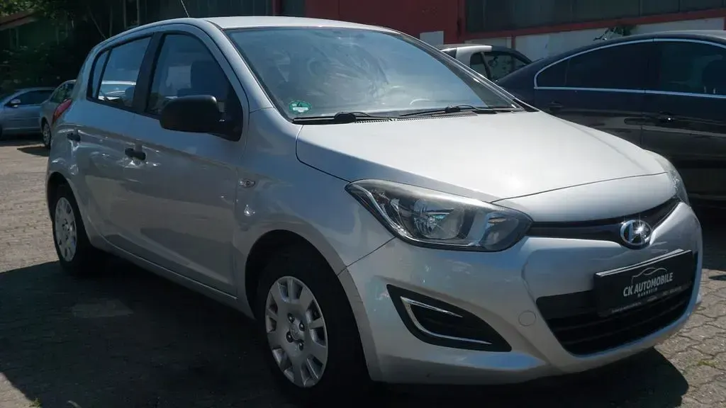 Gebraucht Hyundai i20 Edition 86 PS (63 kW) 2014 Silber Kleinwagen
