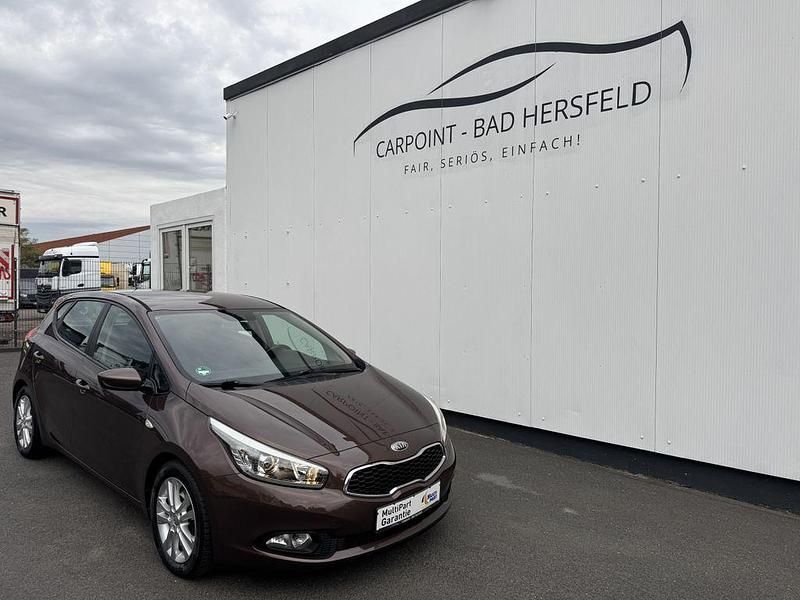 (j5n) matrixbraun met. Gebraucht 2013 Kia Ceed Edition 7 Limousine | 4.600 € (Guter Preis) - Bild 1/4