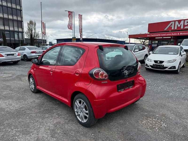 Gebraucht Toyota Aygo 68 PS (50 kW) 2009 Rot Kleinwagen