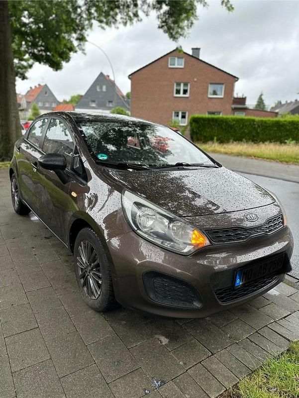 Braun Gebraucht 2012 Kia Rio Kombi | 3.000 € (Fairer Preis) - Bild 1/4