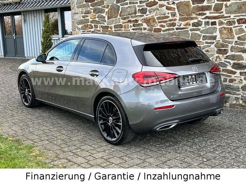 Gebraucht Mercedes A250 Night 160 PS (117 kW) 2020 Mountaingrau Limousine
