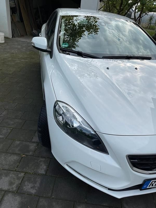 Gebraucht Volvo V40 114 PS (83 kW) 2014 Weiß Limousine