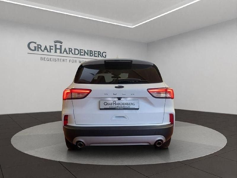 Gebraucht Ford Kuga Titanium 150 PS (110 kW) 2021 Weiß SUV