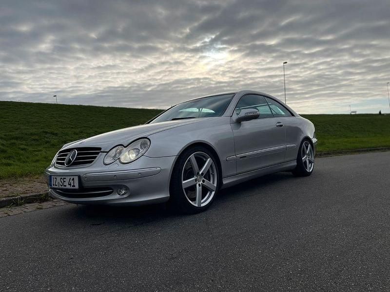 Silber Gebraucht 2002 Mercedes CLK500 Avantgarde Coupé | 7.900 € (Fairer Preis) - Bild 1/4