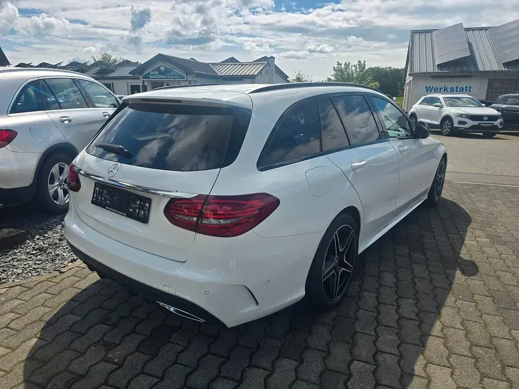Gebraucht Mercedes C180 AMG line 156 PS (114 kW) 2020 Weiß Limousine