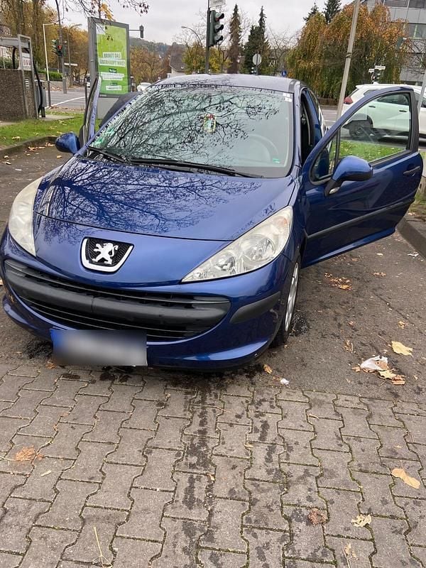 Gebraucht Peugeot 207 74 PS (54 kW) 2008 Blau Kleinwagen