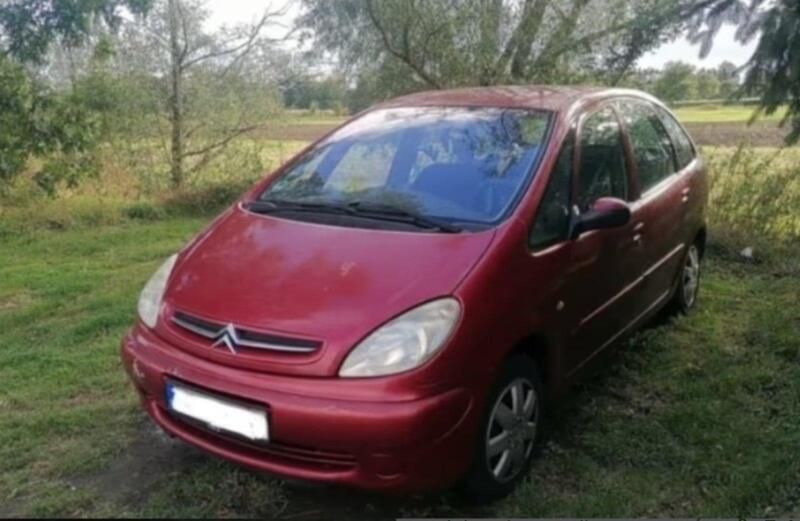 Rot Gebraucht 2004 Citroën Xsara Picasso Van / Kleinbus | 400 € (Guter Preis) - Bild 1/4
