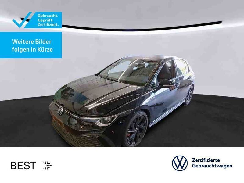 Deep black perleffekt (metallic) Gebraucht 2023 VW Golf VIII Style Limousine | 29.499 € (Guter Preis) - Bild 1/3