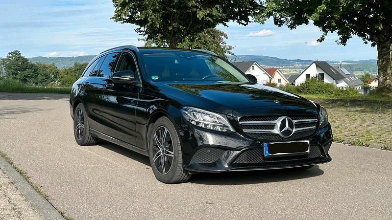 Schwarz Gebraucht 2020 Mercedes C200 Avantgarde Kombi | 17.200 € (Guter Preis) - Bild 1/4