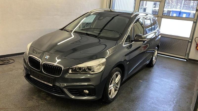 Grau Gebraucht 2017 BMW 220 Gran Tourer Sport Line Van / Kleinbus | 15.490 € (Fairer Preis) - Bild 1/4