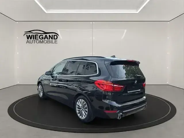 Gebraucht BMW 220 Gran Tourer Luxury Line 190 PS (139 kW) 2019 Schwarz Van / Kleinbus