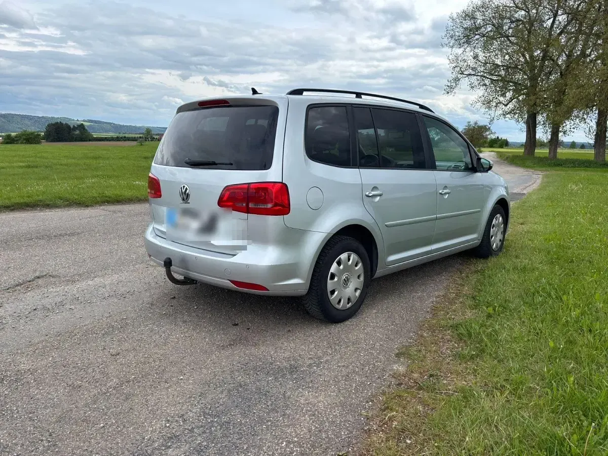 Gebraucht VW Touran Comfortline 105 PS (77 kW) 2012 Silber Van / Kleinbus
