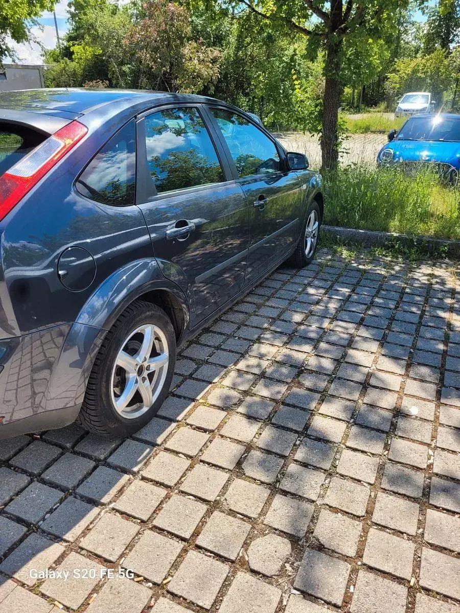 Gebraucht Ford Focus Ghia 125 PS (91 kW) 2007 Grau Kombi