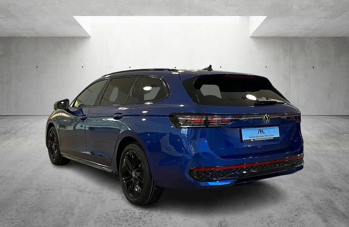 Gebraucht VW Passat IQ Drive 272 PS (200 kW) 2025 Blau Kombi