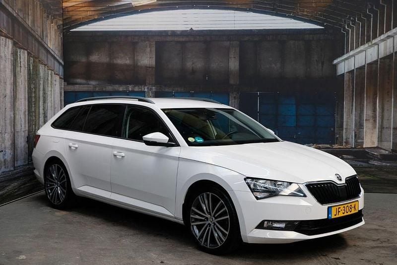 Gebraucht Skoda Superb 120 PS (88 kW) 2016 Weiß Limousine