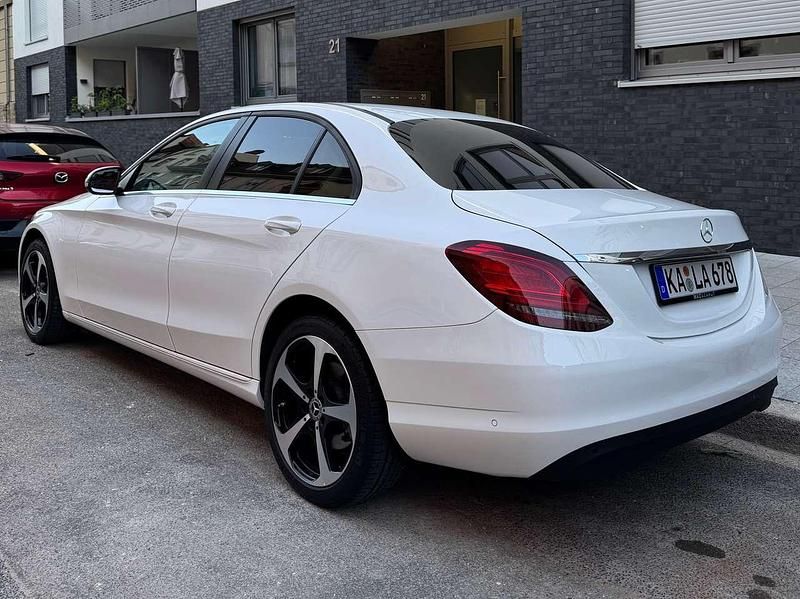 Weiß Gebraucht 2019 Mercedes C220 Limousine | 23.000 € (Fairer Preis) - Bild 1/4