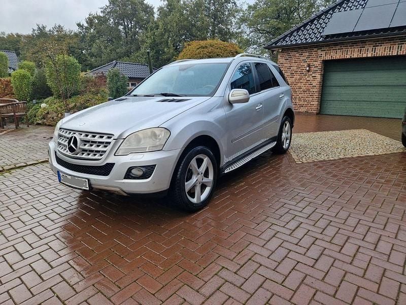 Silber Gebraucht 2009 Mercedes ML350 SUV | 6.900 € (Fairer Preis) - Bild 1/4
