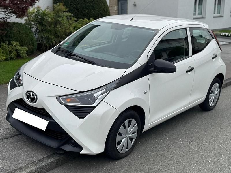 Weiß Gebraucht 2018 Toyota Aygo Kleinwagen | 7.300 € (Superpreis) - Bild 1/4