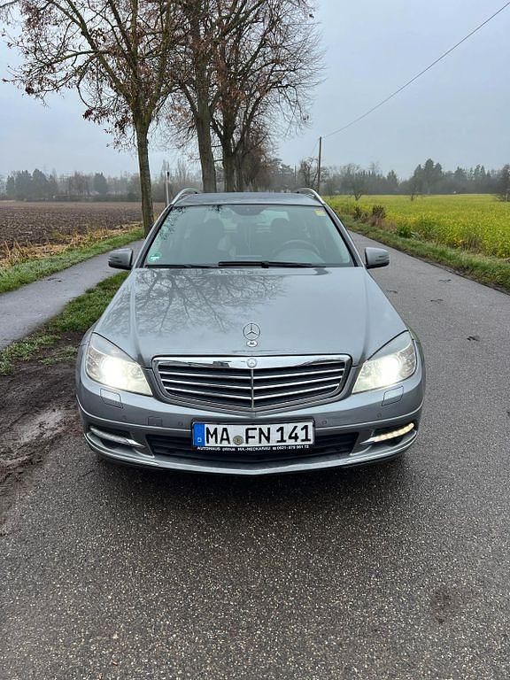 Grau Gebraucht 2011 Mercedes C200 Kombi | 4.800 € (Fairer Preis) - Bild 1/4