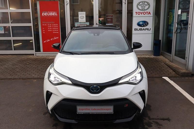 White pearl (070)/ black (202) Gebraucht 2020 Toyota C-HR Style SUV | 21.750 € (Fairer Preis) - Bild 1/4