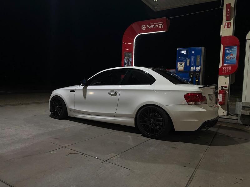 Weiß Gebraucht 2012 BMW 120 Coupé Coupé | 14.000 € - Bild 1/4