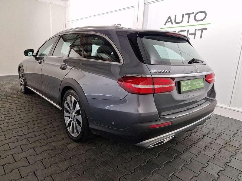 Gebraucht Mercedes E220 All-Terrain 194 PS (142 kW) 2017 Selenitgrau Kombi