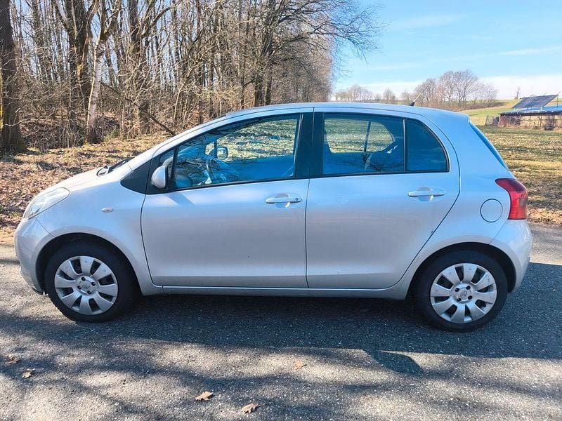 Gebraucht Toyota Yaris 87 PS (63 kW) 2007 Silber Kleinwagen