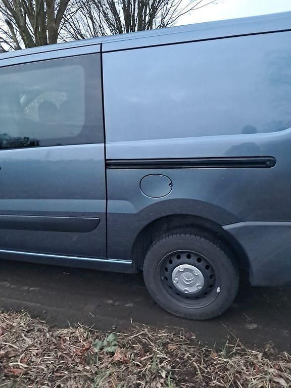 Gebraucht Citroën Jumpy 128 PS (94 kW) 2015 Grau Van / Kleinbus