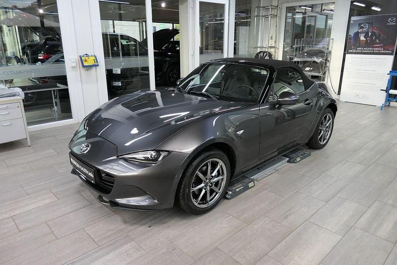 Neu Mazda MX5 Exclusive 132 PS (97 kW) 2025 Grau Cabrio
