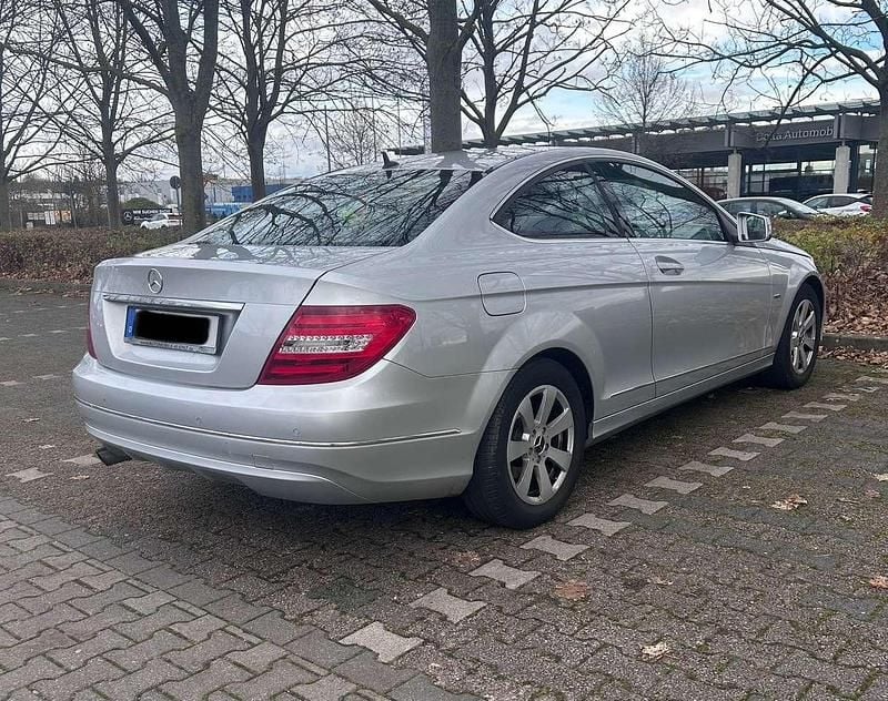 Gebraucht Mercedes C180 156 PS (114 kW) 2011 Silber Coupé