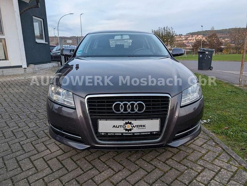 Grau Gebraucht 2011 Audi A3 Attraction Limousine | 5.900 € (Fairer Preis) - Bild 1/4